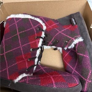 New mukluks slipper boots